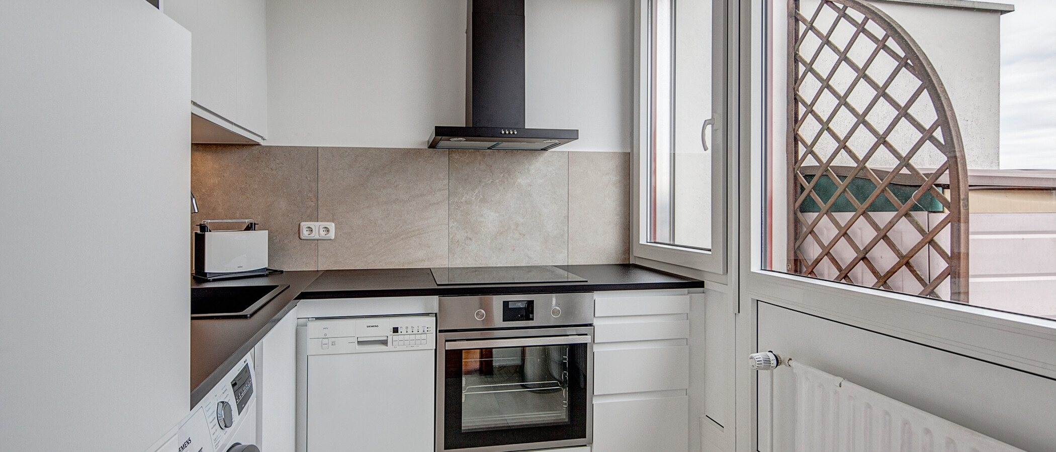 attico con terrazzo München Maxvorstadt 01 cucina 255