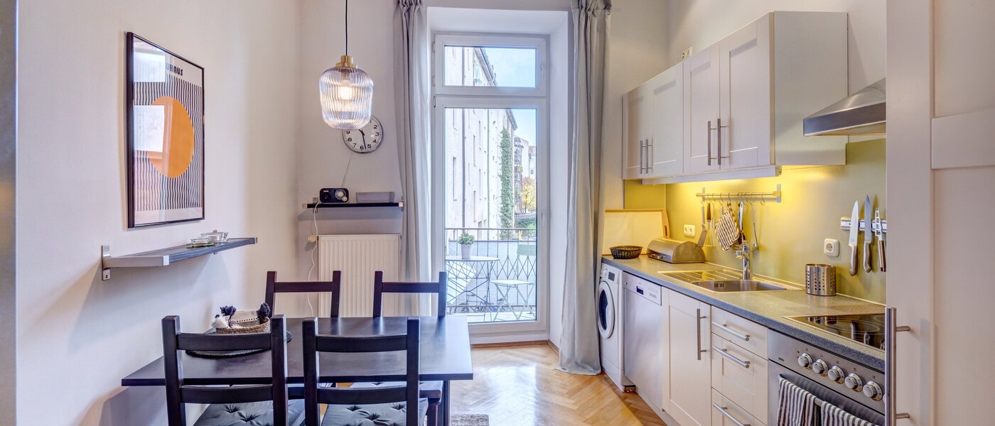 appartamento München Gärtnerplatzviertel 01 cucina 3036