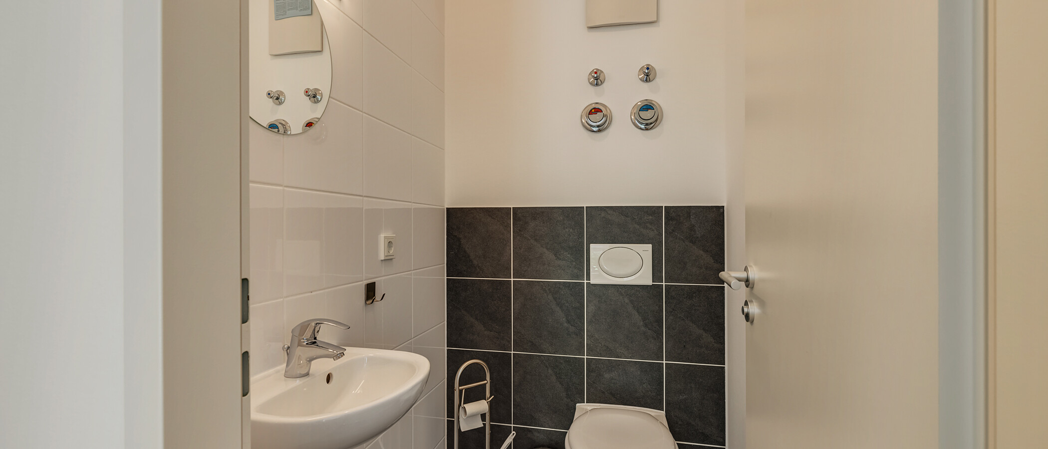 appartamento con giardino München Schwanthalerhöhe 01 toilette per gli ospiti 4454