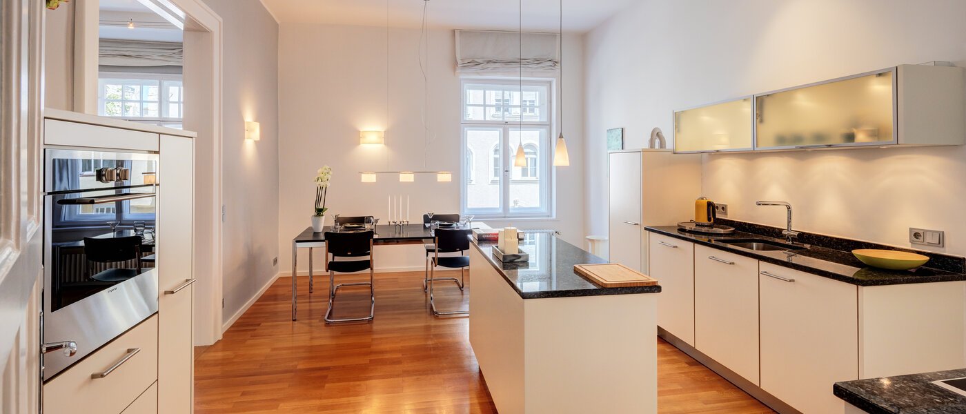 appartamento München Schwabing (links der Leopoldstraße) 01 cucina 4915