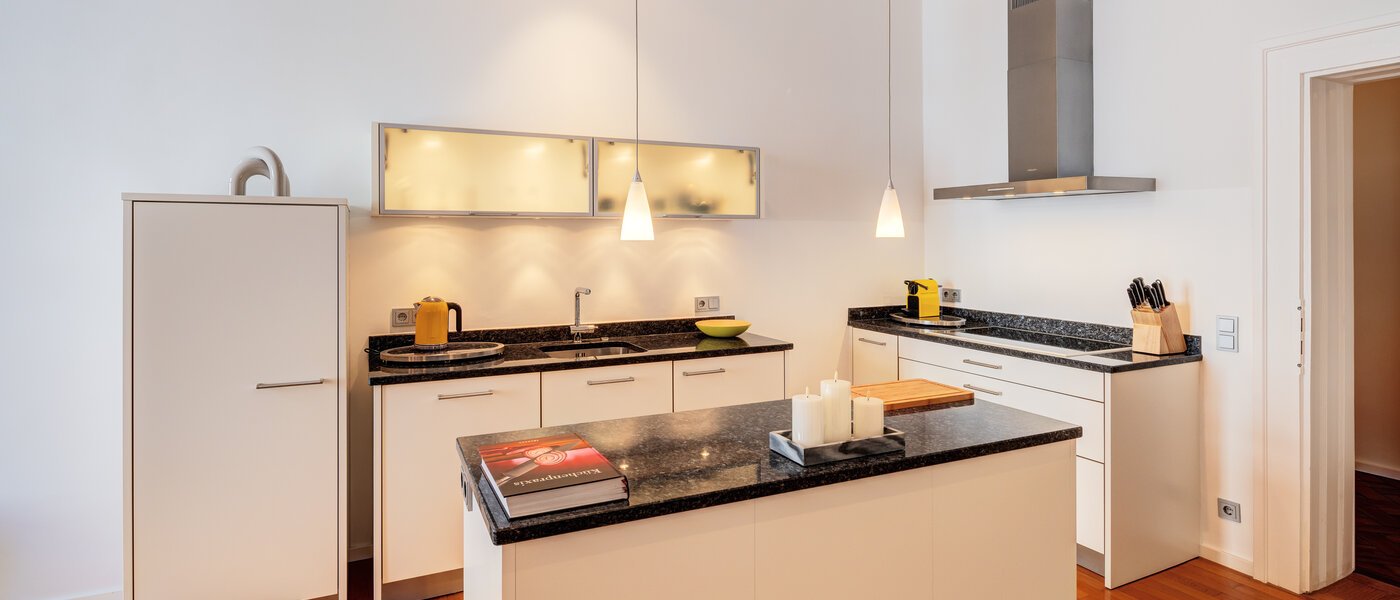 appartamento München Schwabing (links der Leopoldstraße) 02 cucina 4915