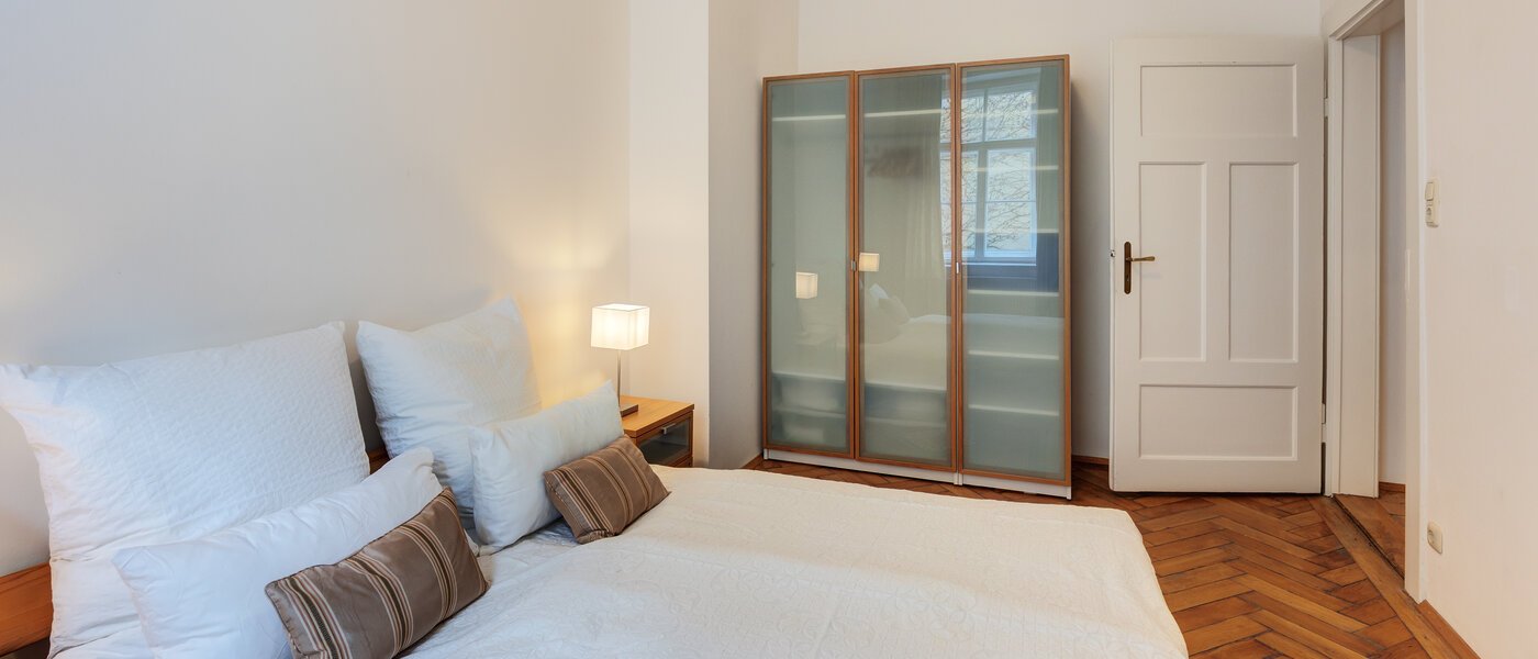 appartamento München Neuhausen 03 camera da letto 5003