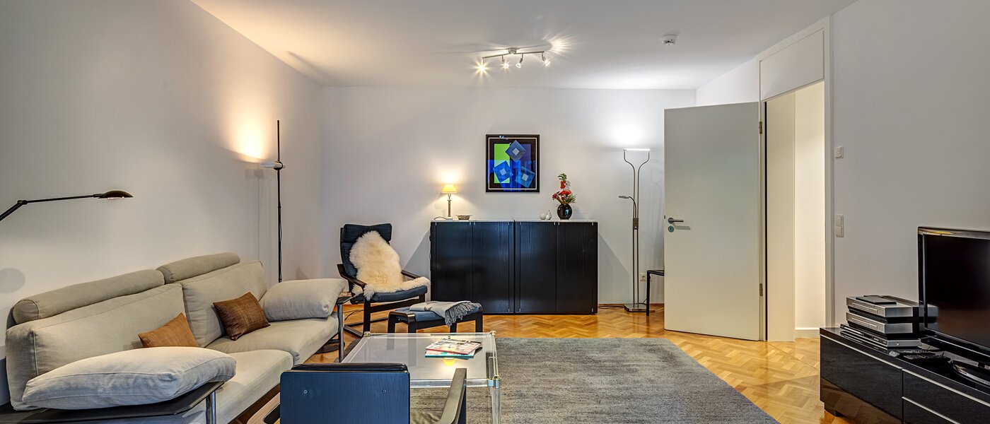 appartamento München Bogenhausen 02 soggiorno 5866