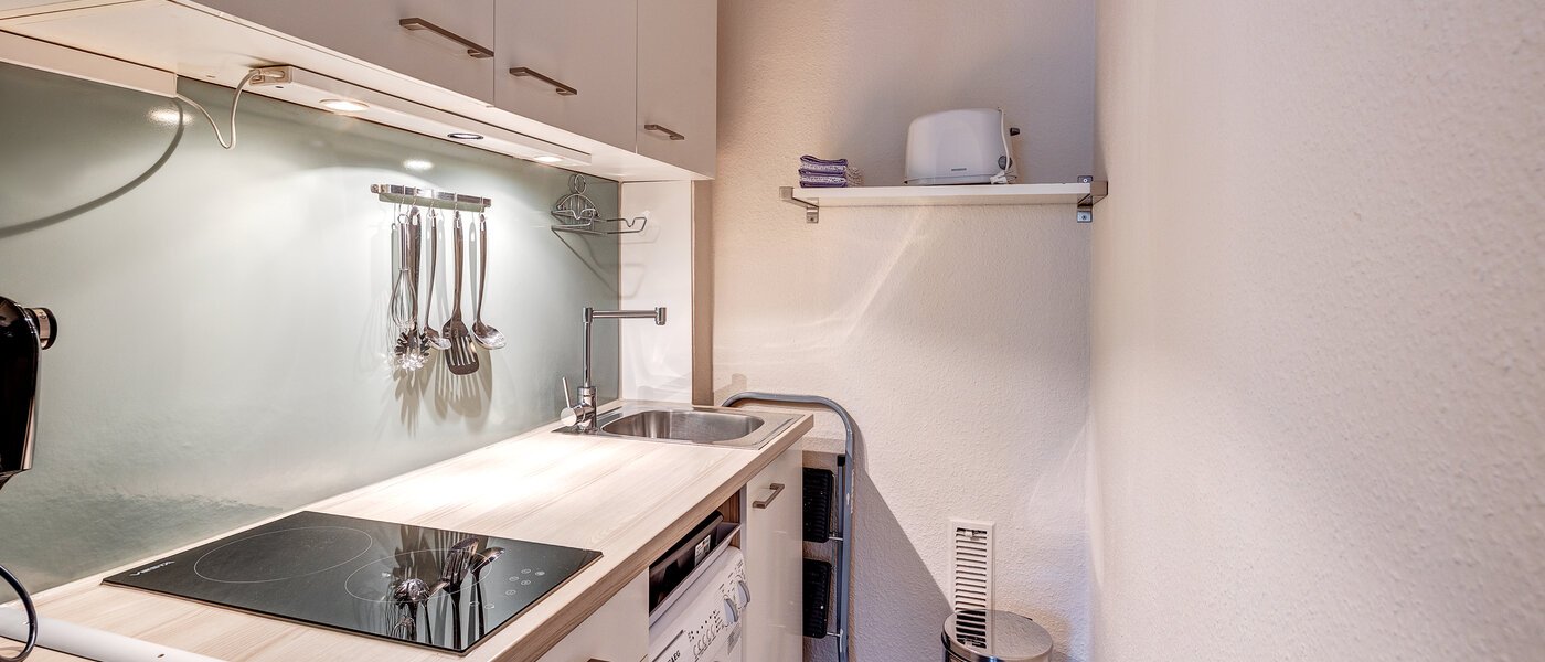 appartamento München Schwabing (links der Leopoldstraße) 01 cucina 6491