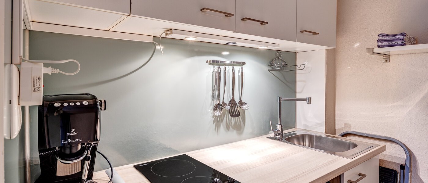 appartamento München Schwabing (links der Leopoldstraße) 02 cucina 6491