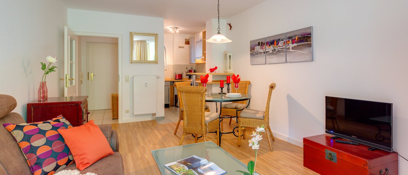 appartamento con giardino München Neuhausen 04 soggiorno 6555