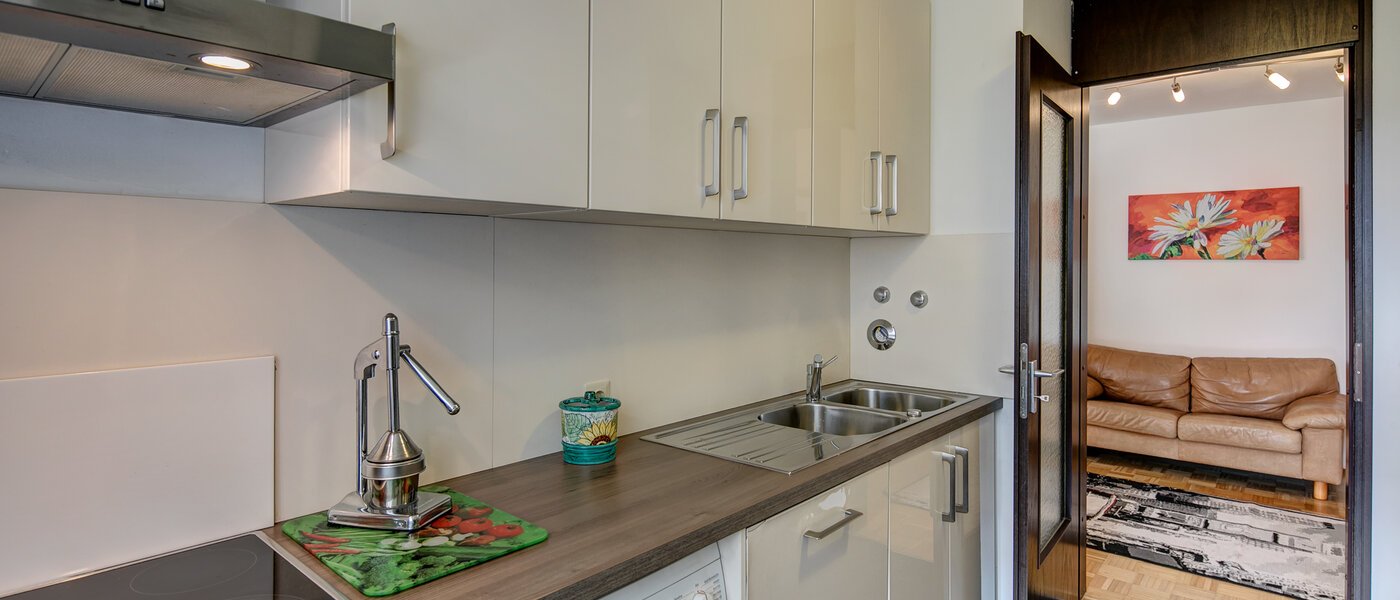 appartamento München Arabellapark 04 cucina 6561