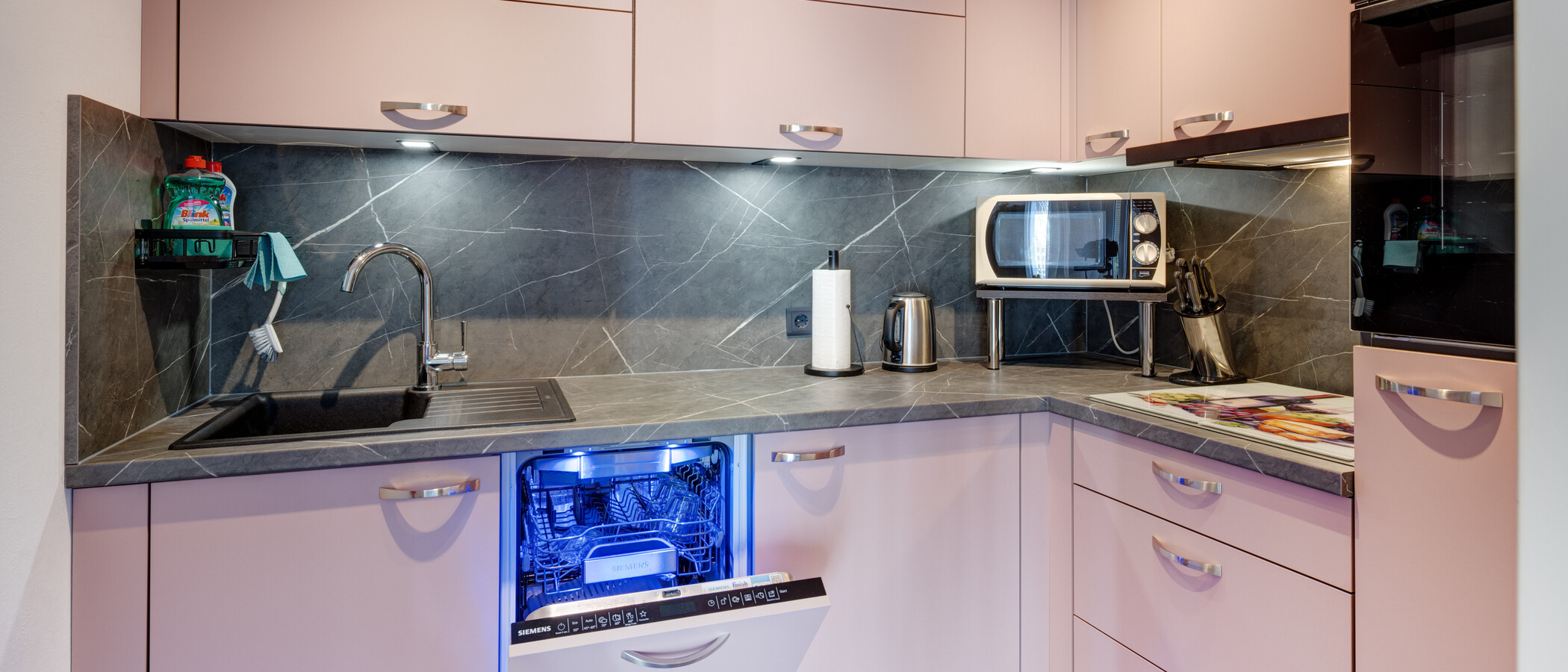 appartamento con giardino München Neuhausen 01 cucina 6696
