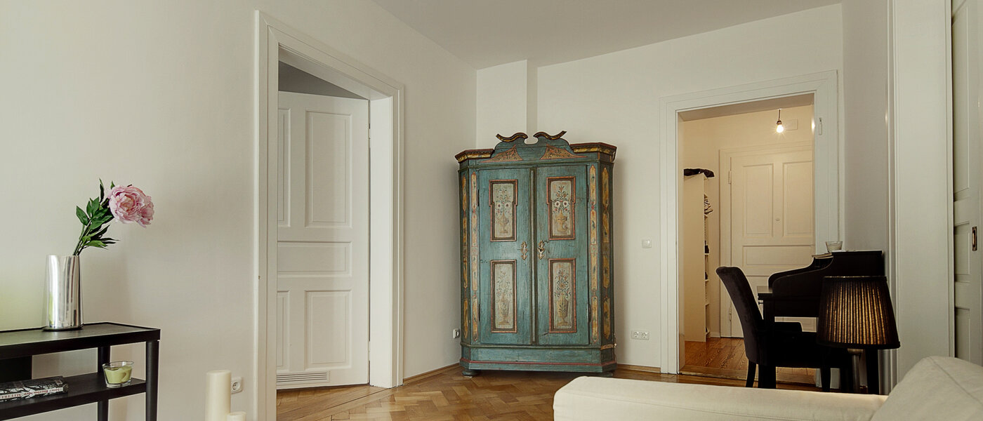 appartamento München Neuhausen 04 soggiorno 6715