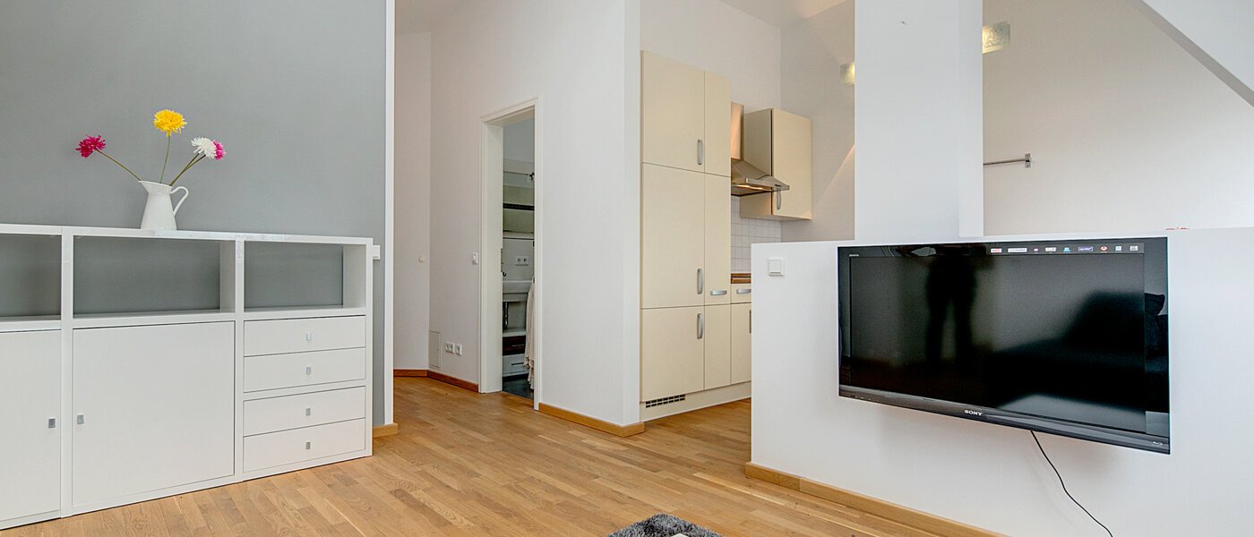 attico München Neuhausen 03 soggiorno 7084