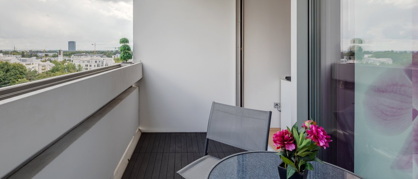 abitazione München Arabellapark 02 balcone 7848