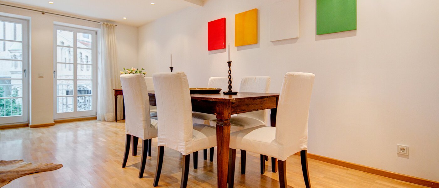 appartamento München Glockenbachviertel 04 soggiorno 8066