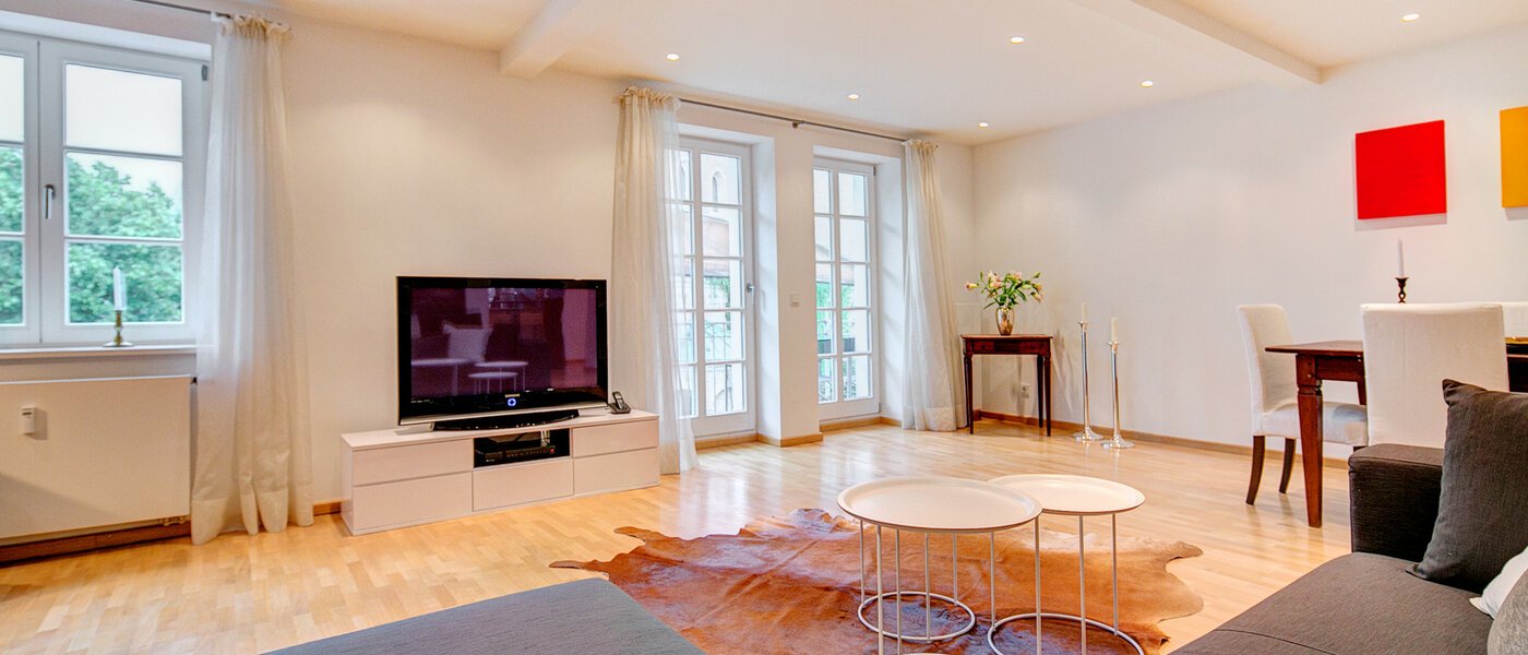 appartamento München Glockenbachviertel 05 soggiorno 8066