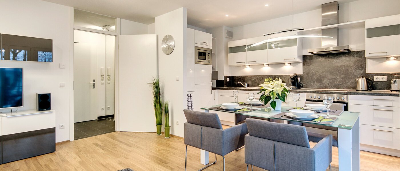 appartamento München Bogenhausen 03 soggiorno 8290