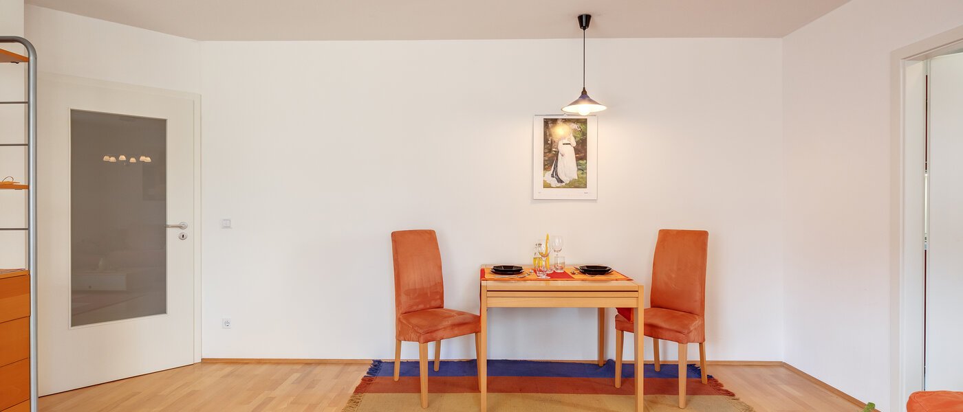 appartamento München Neuhausen 04 soggiorno 8994