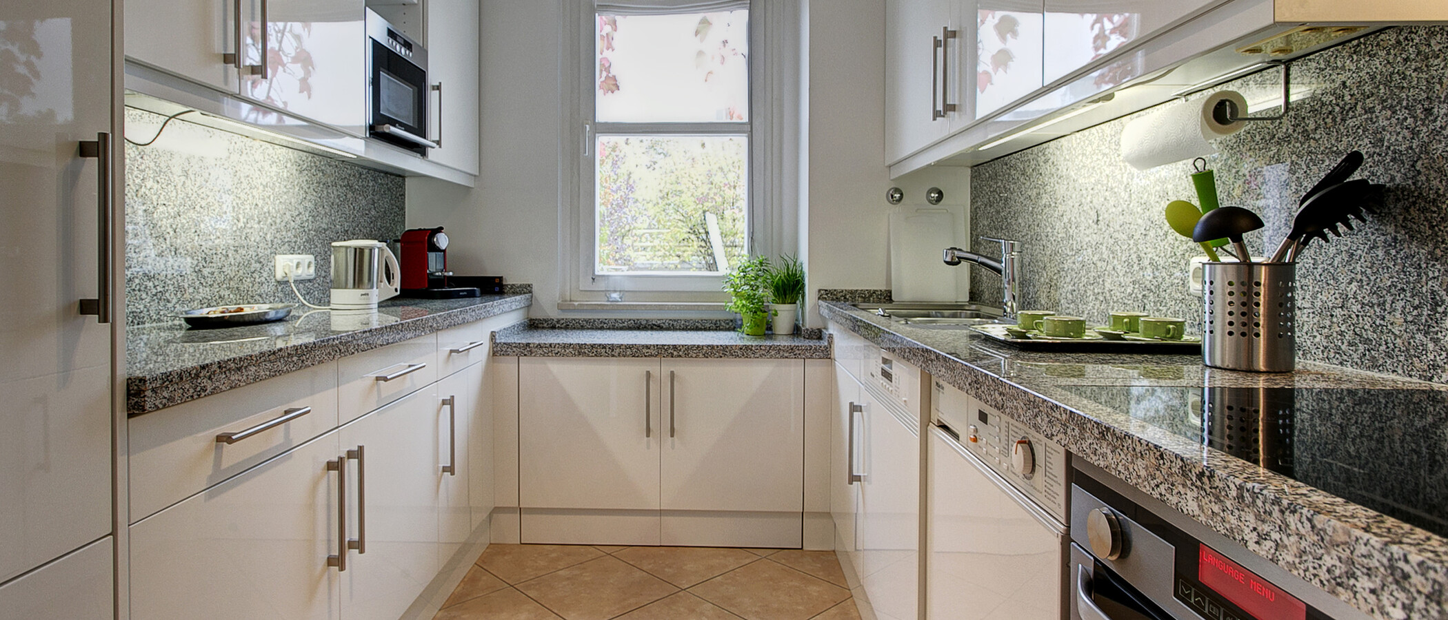 attico con terrazzo München Arabellapark 01 cucina 9024
