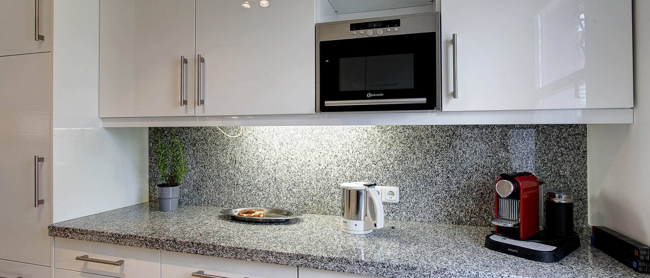 attico con terrazzo München Arabellapark 02 cucina 9024