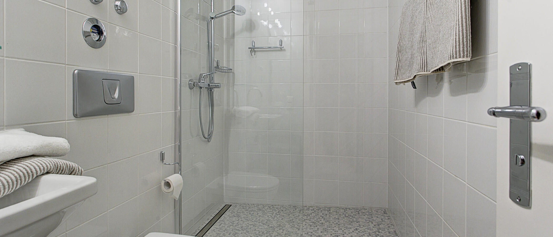 attico con terrazzo München Arabellapark 01 2° bagno 9024