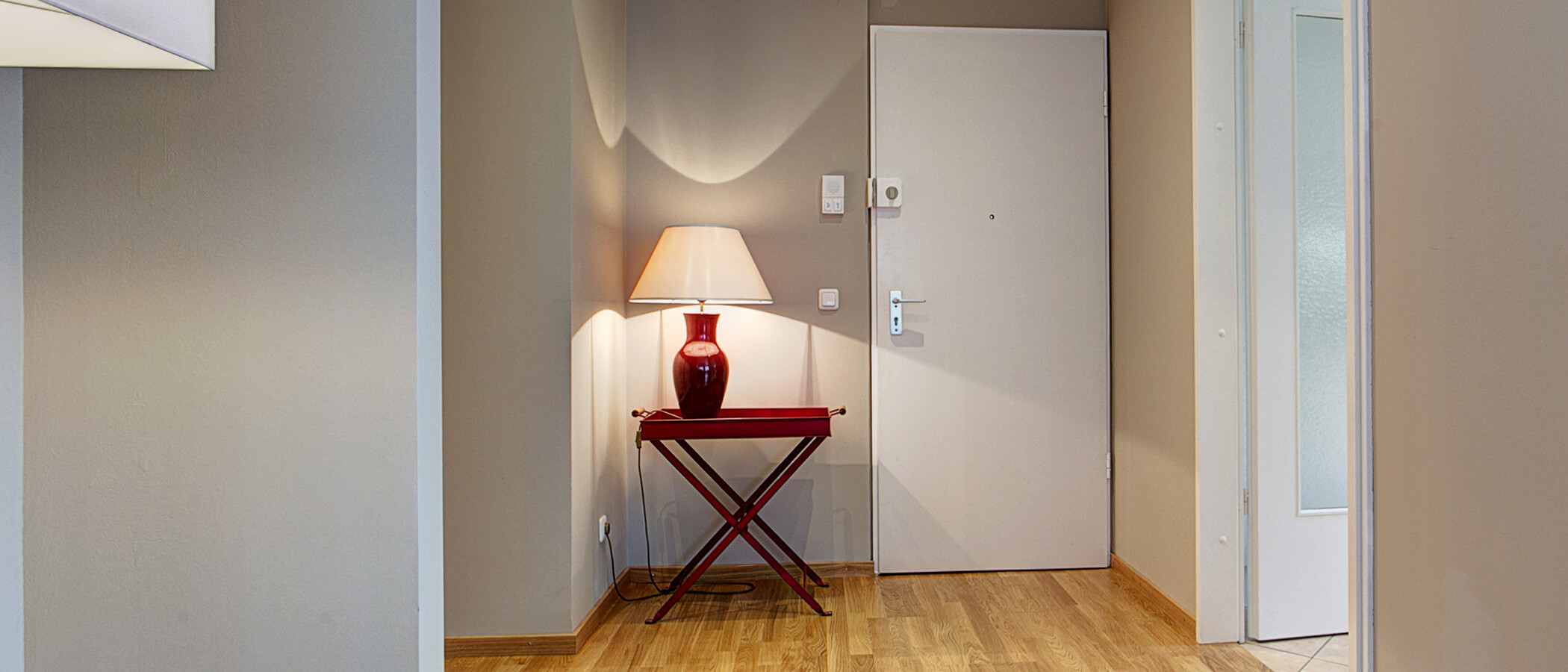 attico con terrazzo München Arabellapark 05 ingresso/corridioio 9024