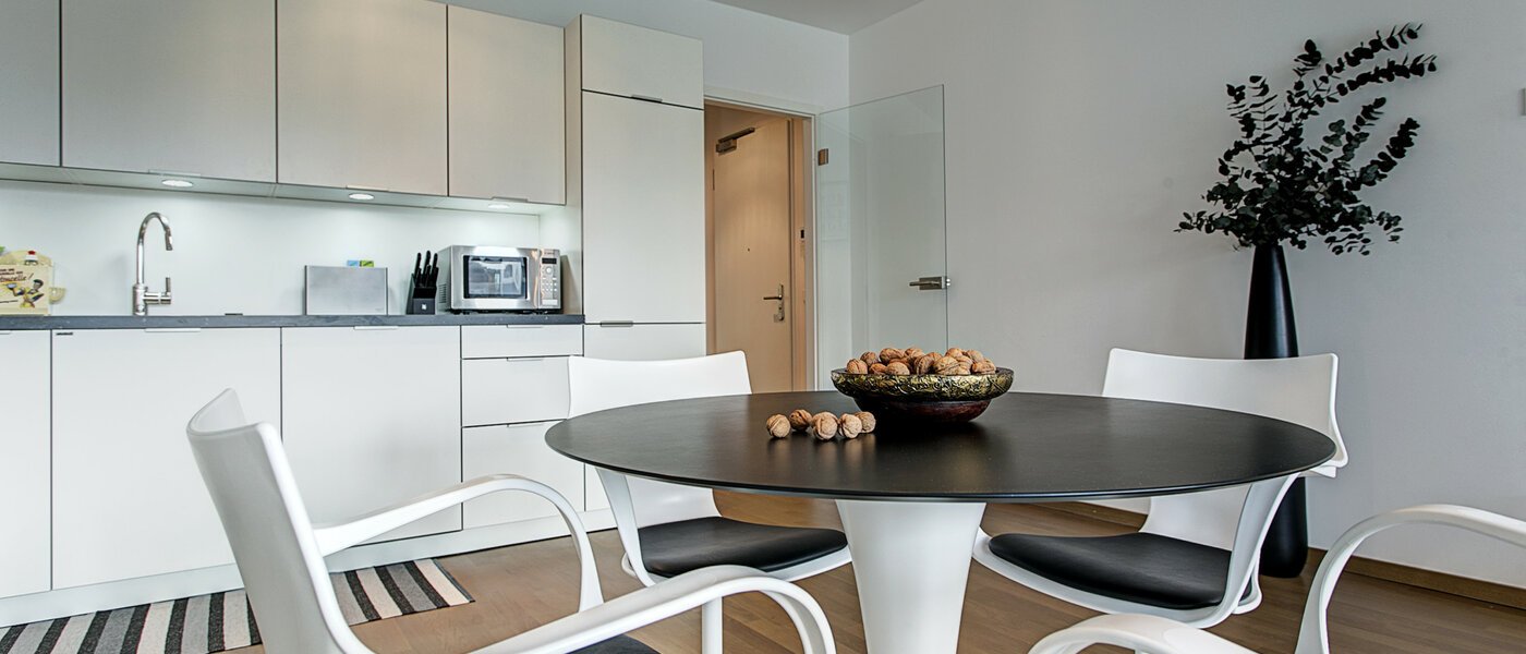 appartamento München Neuhausen 06 soggiorno 9058