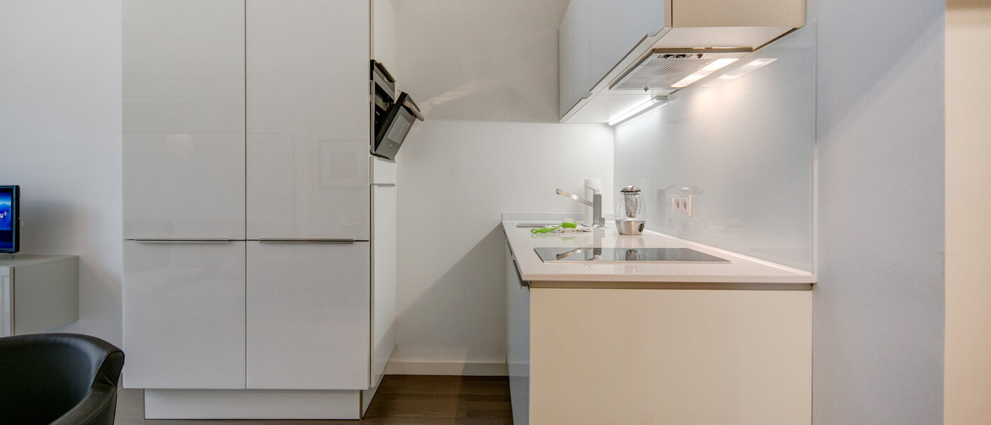 abitazione München Schwabing-Nord (zw. Leopoldstraße & Englischen Garten) 02 cucina 9075