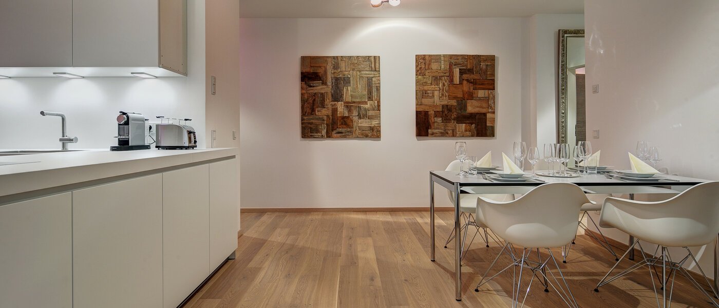 appartamento München Neuhausen 04 soggiorno 9154