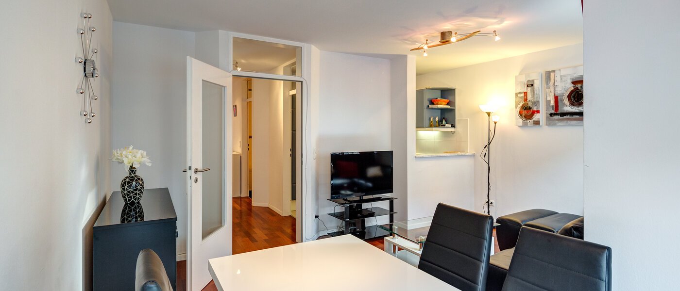 appartamento München Schwabing-West 04 soggiorno 9187