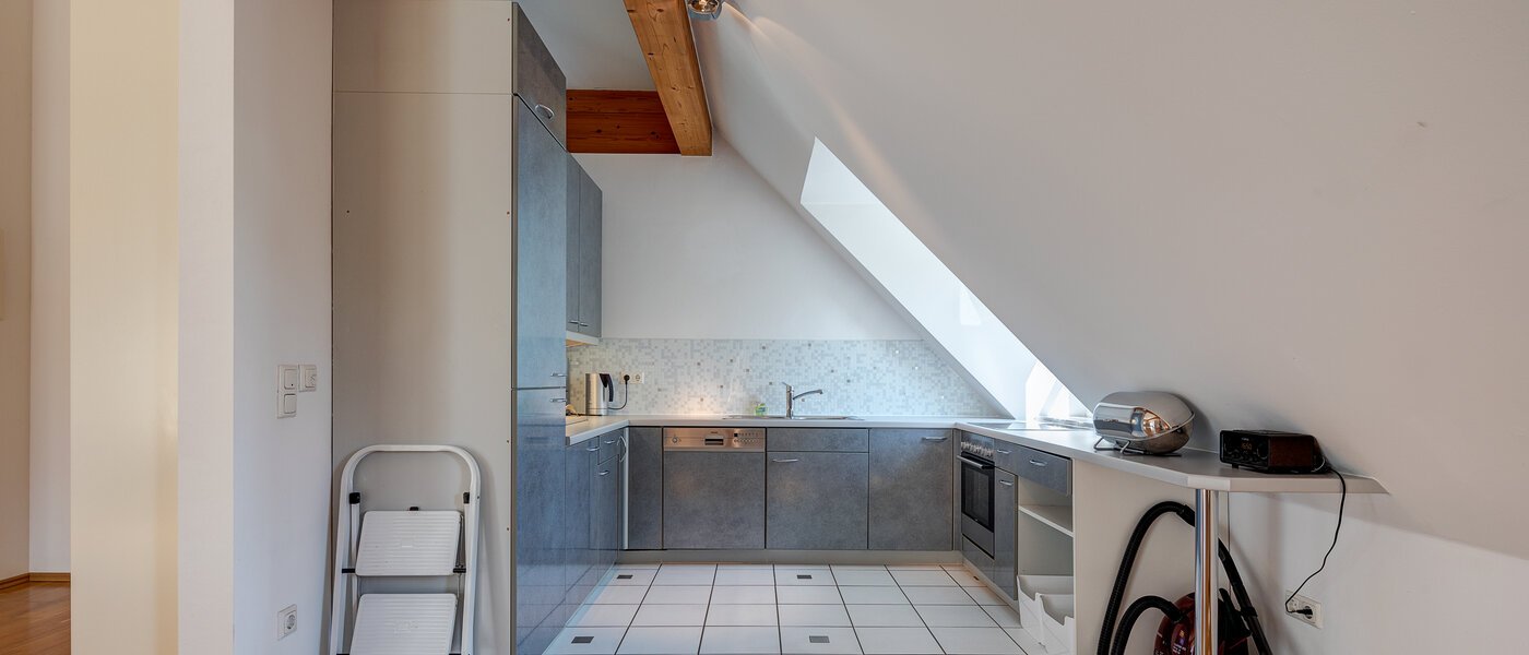 attico con terrazzo München Bogenhausen 04 cucina 9274