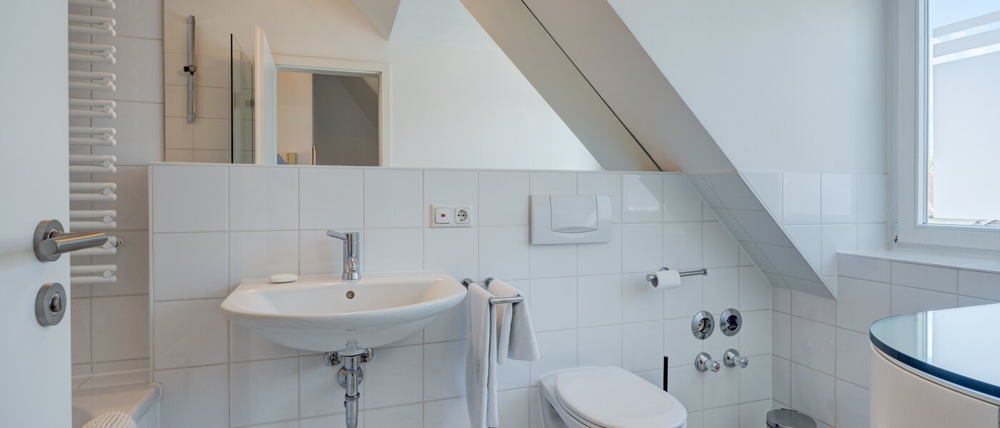 attico con terrazzo München Bogenhausen 01 bagno 9274