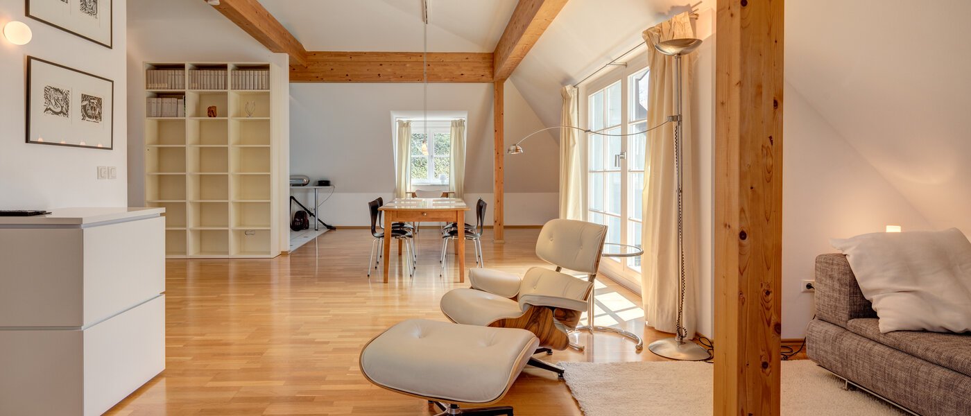 attico con terrazzo München Bogenhausen 01 soggiorno 9274