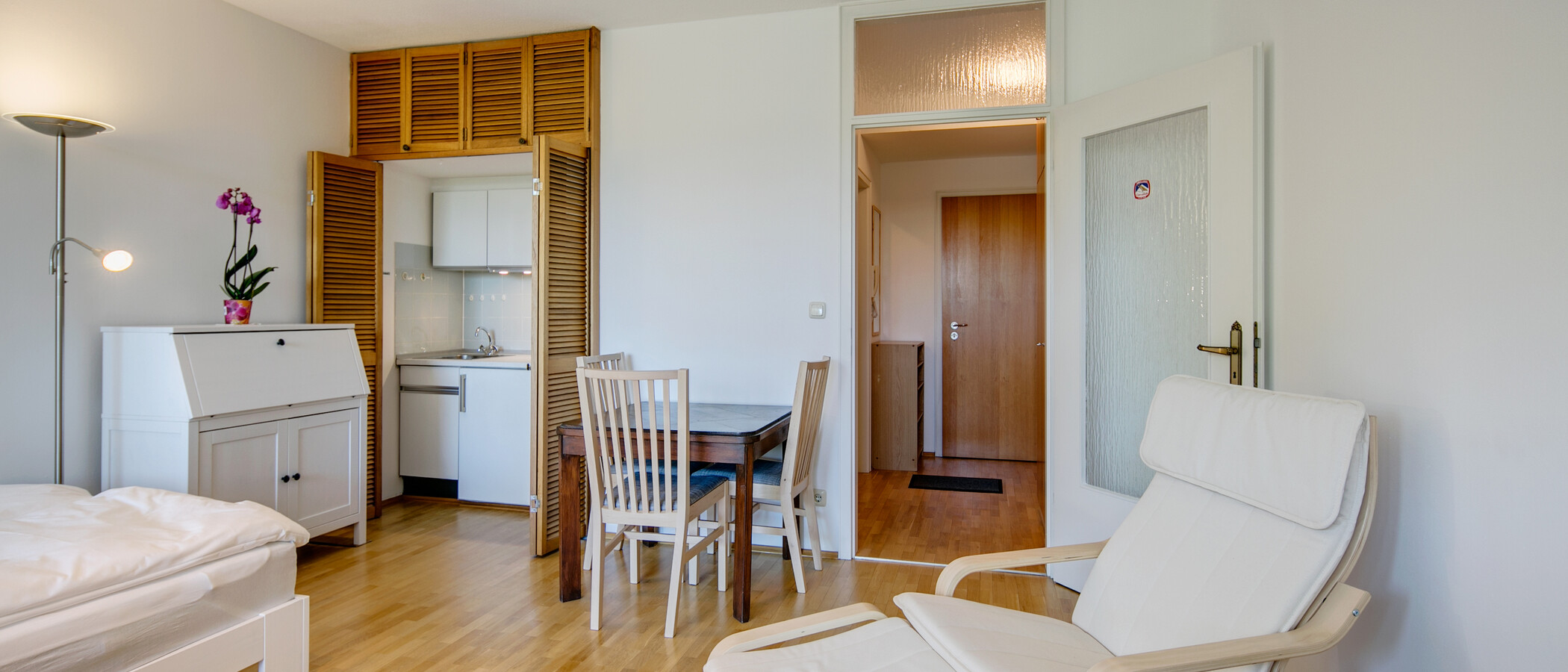 appartamento München Schwabing (rechts der Leopoldstraße) 04 soggiorno 9457