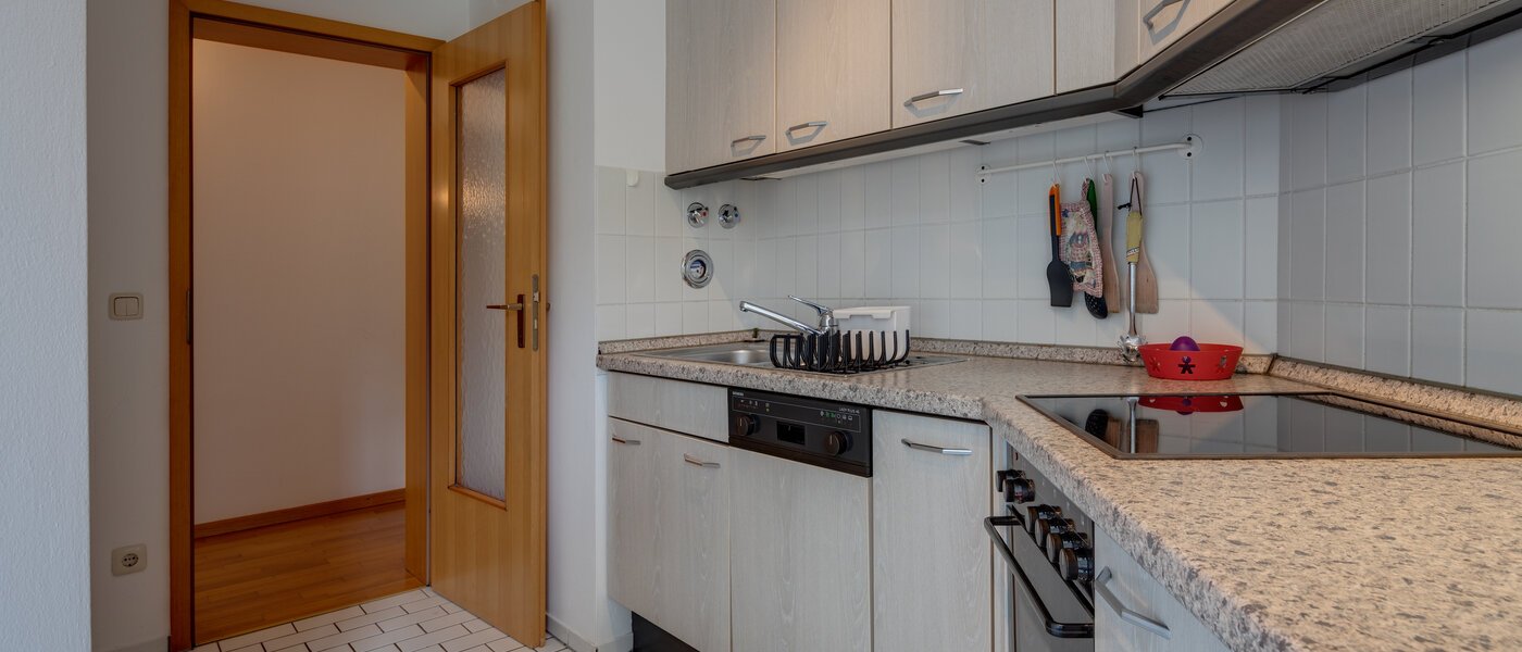 appartamento München Schwabing (links der Leopoldstraße) 03 cucina 9548