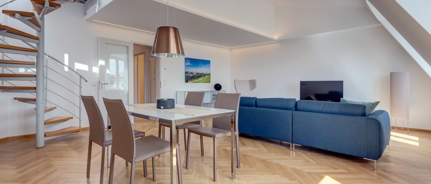attico con terrazzo München Schwabing 02 soggiorno 9602