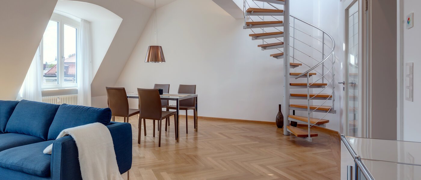 attico con terrazzo München Schwabing 04 soggiorno 9602