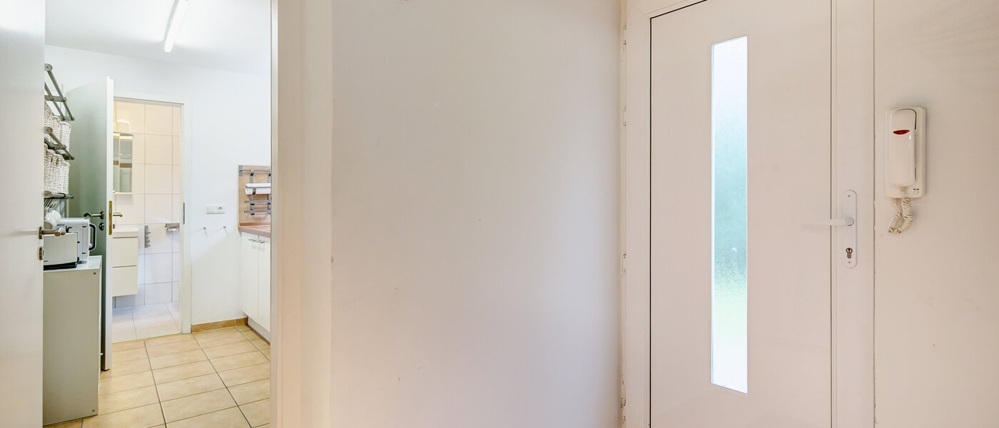 appartamento con giardino Gauting Stockdorf 01 ingresso/corridioio 9728