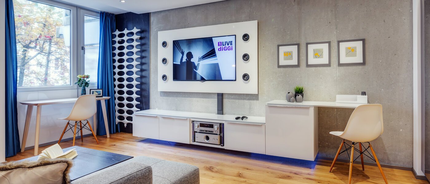 abitazione München Neuhausen 02 soggiorno 9737