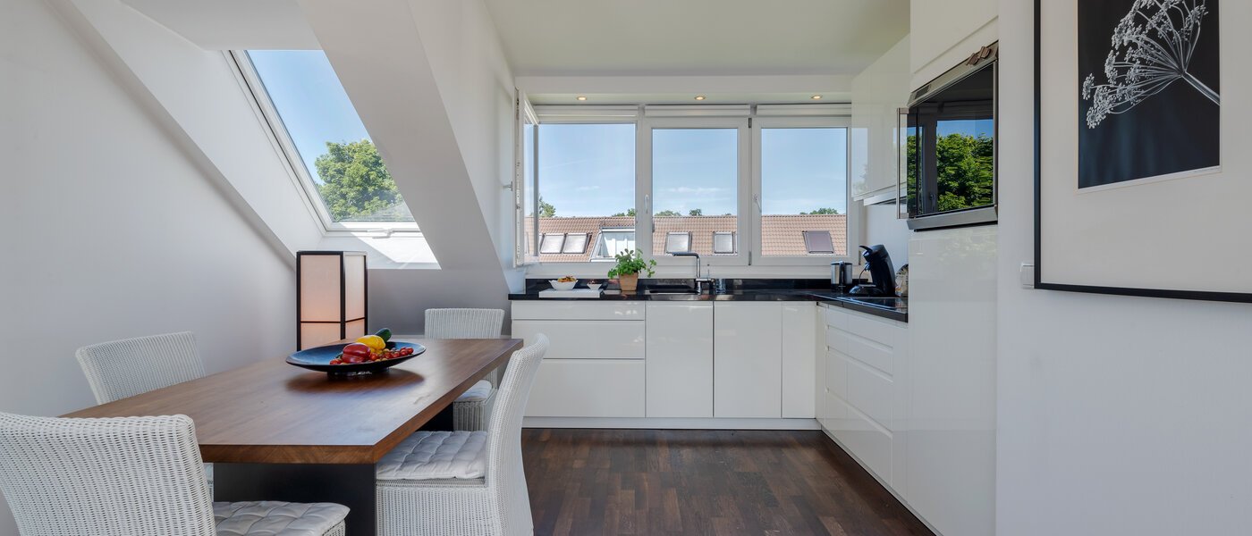 attico con terrazzo München Untermenzing 01 cucina 9794