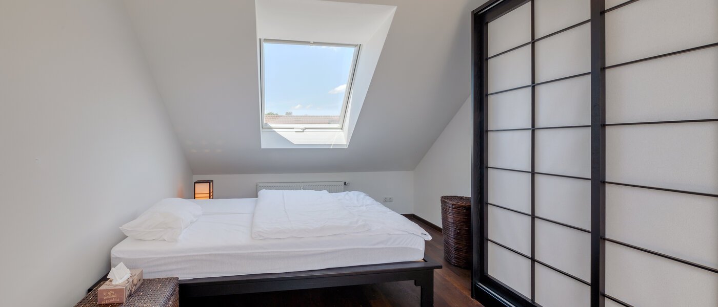 attico con terrazzo München Untermenzing 01 camera da letto 9794