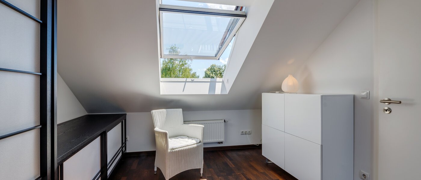 attico con terrazzo München Untermenzing 03 camera da letto 9794