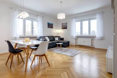 Appartamento molto ben arredato, a Schwabing