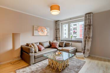 Appartamento molto ben arredato, a Schwabing