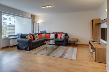 Generoso appartamento familiare in affitto a Arabellapark