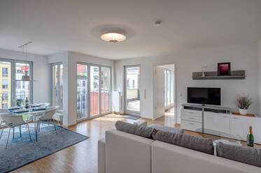 Attico con terrazzo molto ben arredato, a Au-Haidhausen