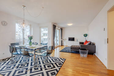 Elegante appartamento arredato di 3 locali a Schwabing-West