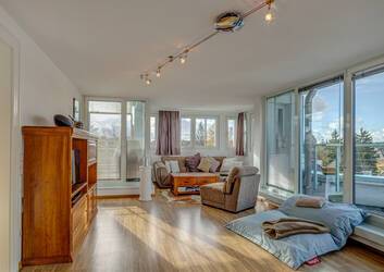 Appartamento duplex con balcone e terrazza sul tetto