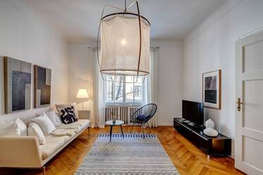 Appartamento molto ben arredato, a Schwabing