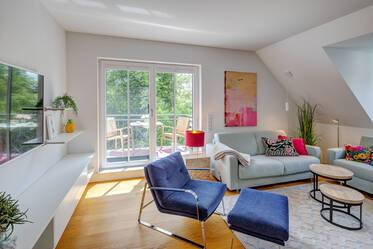 Attico con terrazzo molto ben arredato, a Waldtrudering