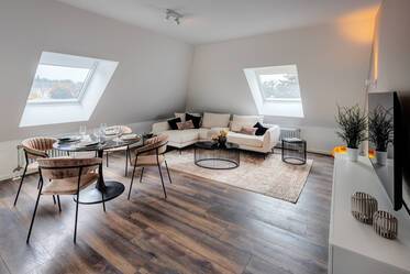 Attico con terrazzo arredato, a Großhadern