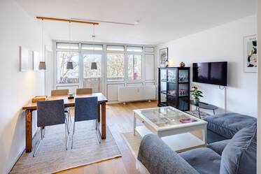 Schwabing Freimann: luminoso e arredato in modo moderno