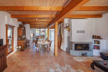 Casa d&#039;architettura luminosa con giardino in affitto
